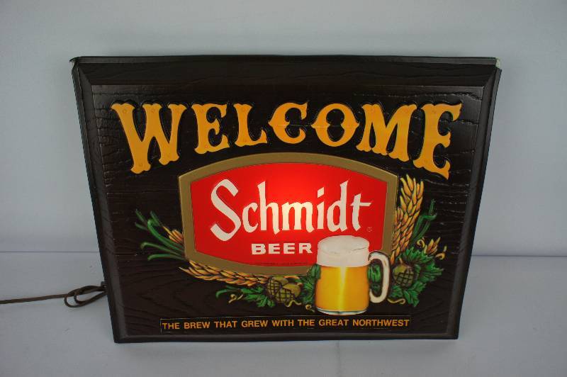 lot 30 image: Schmidt Beer Welcome Sign