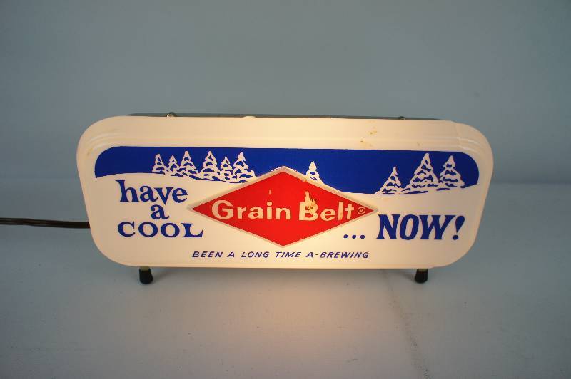 lot 33 image: Grain Belt Lighted Sign