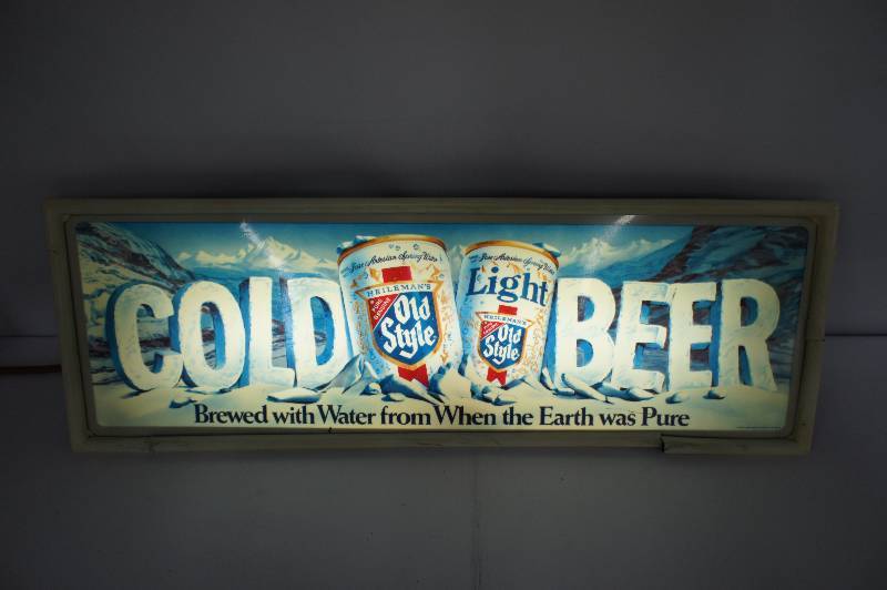 lot 66 image: Heilmans Old Style Lighted Sign