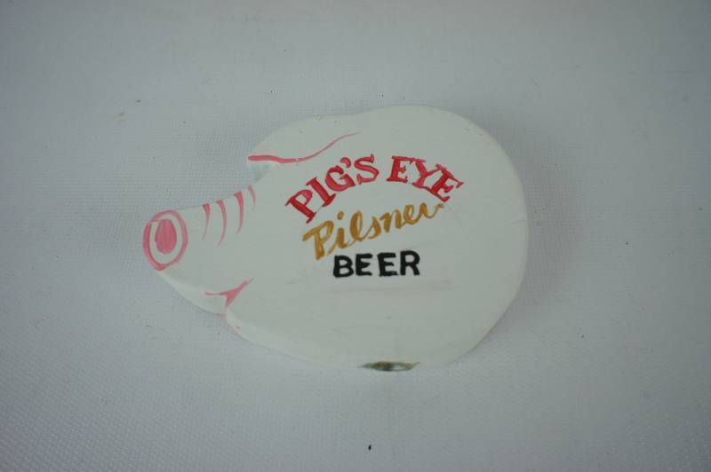lot 105 image: Pigs Eye Pilzner Beer Tap Know