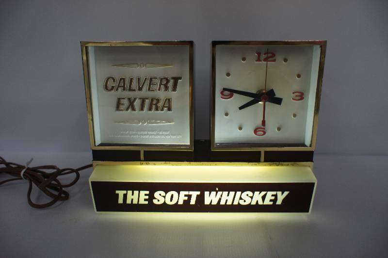 lot 136 image: Lord Calvert Whiskey Lighted Clock