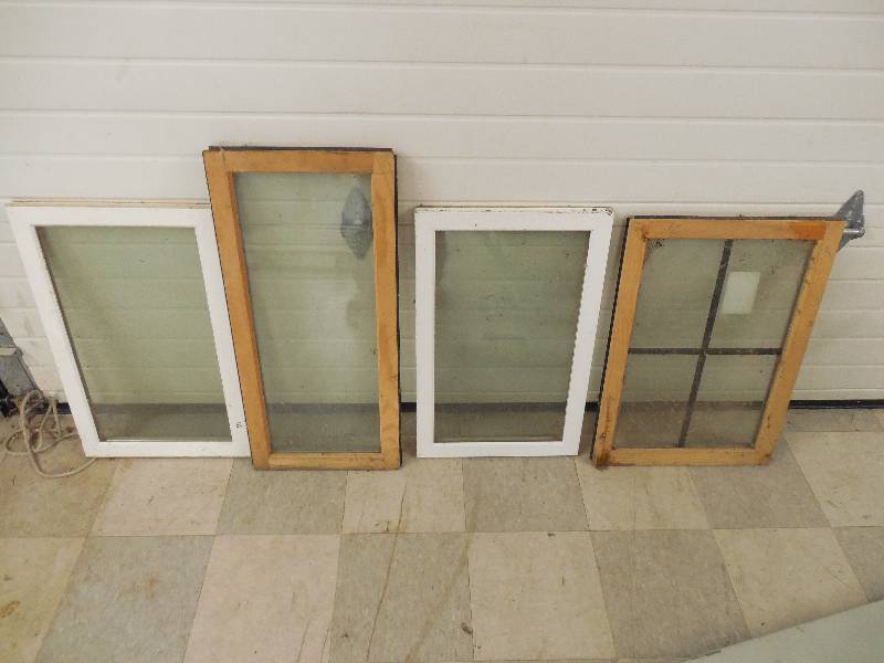 4 SMALL WINDOWS