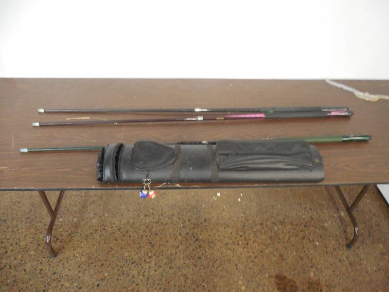 3 - POOL CUES WITH CASE