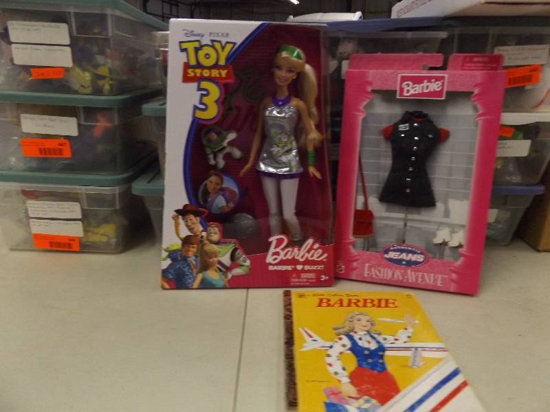 Barbie Toy Story 3, Denim Outfit, Book