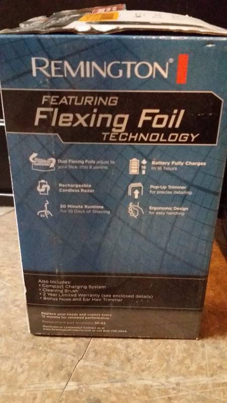 2 Remington Flexing Foil Shavers