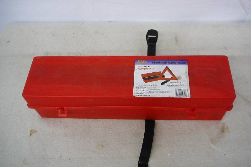 Hwy Safety Triangle Kit in Box