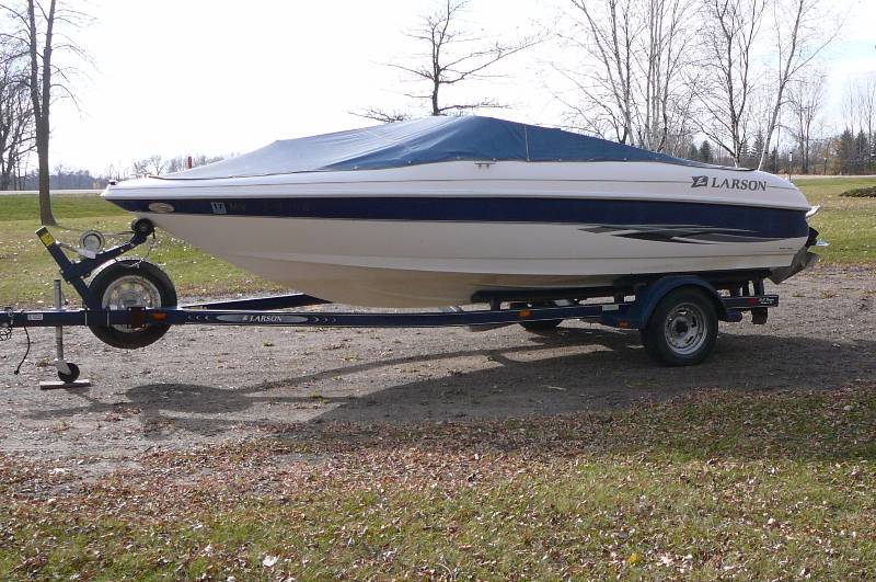 2000 Larson Boat Ez load trailer