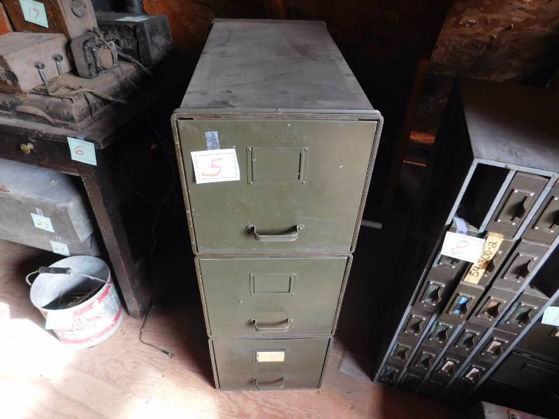 nice vintage metal storagefile cabined.  Transfer file  3 sections that interlock together.