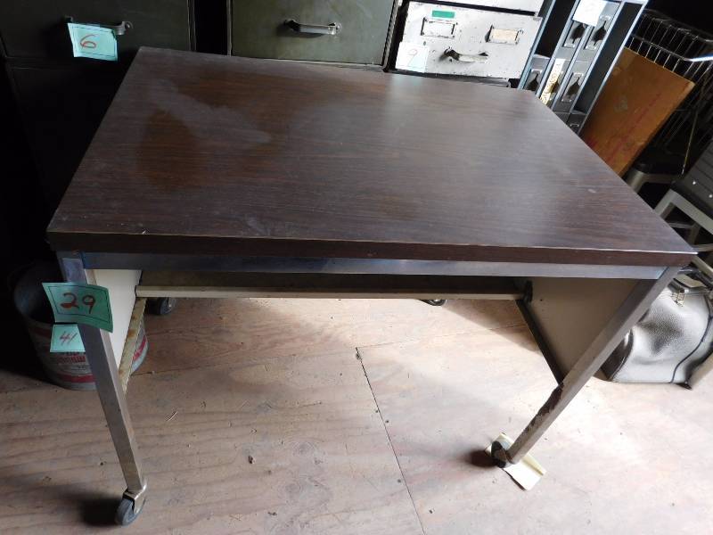 rolling metal desk on wheels