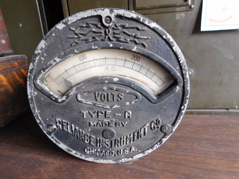 vintage Reliance instrument Co. type R voltmeter
