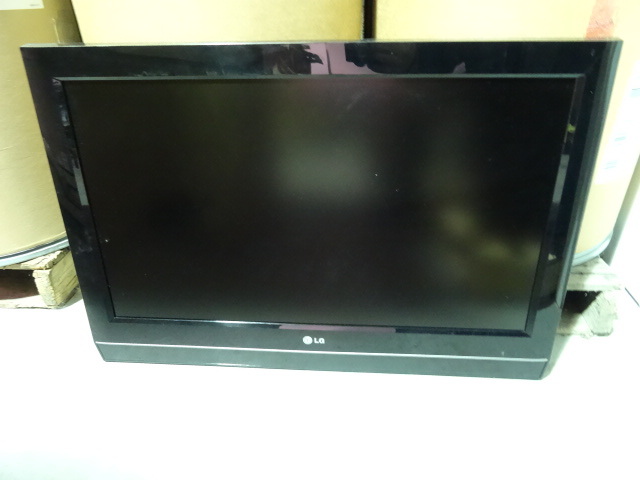 lot 16 image: LG Model 32LC7DC-UK LED TV
