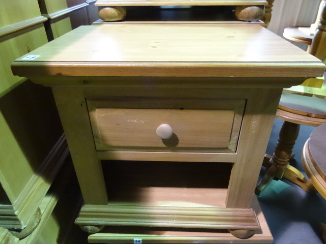 lot 68 image: Wood Night Stand 1 Drawer