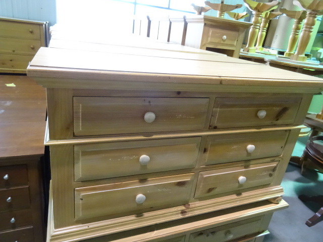 lot 89 image: 6 Drawer Wood Dresser