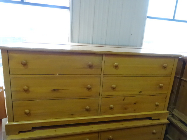 lot 106 image: Kimball Brand 6 Drawer Dresser