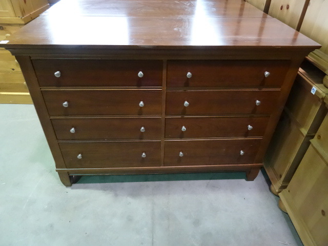 lot 113 image: 8 Drawer Wood Dresser Thomasville
