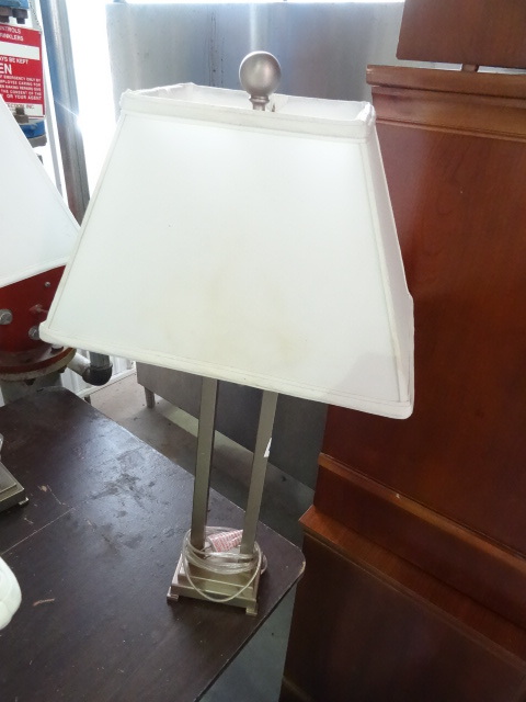 lot 132 image: Metal Table Lamp 18.