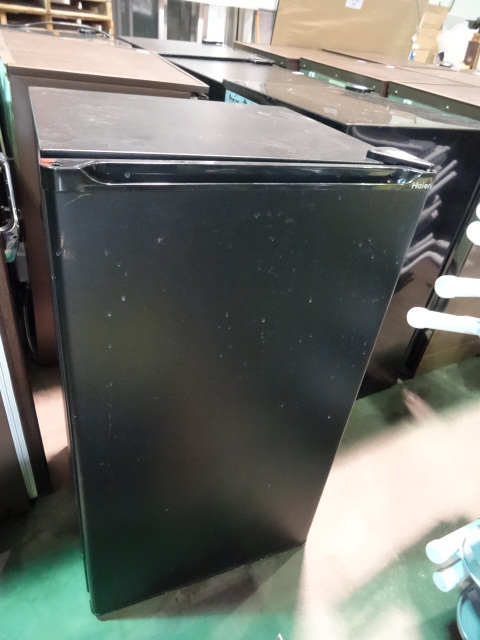 lot 219 image: Haier Hotel Size Refrigerator
