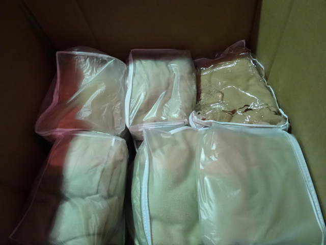 lot 276 image: 23 Blankets in Protective Cases