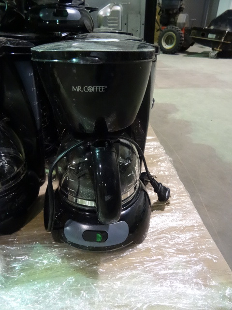 lot 327 image: 5 Mr Coffee Makers