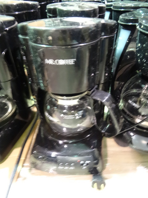 lot 330 image: 5 Mr Coffee Makers