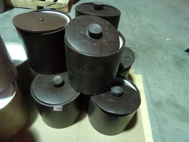 lot 336 image: 7 Ice Bins