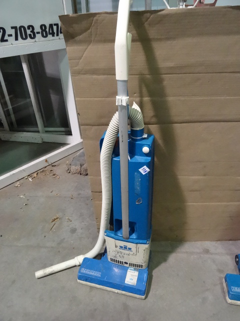 lot 338 image: Windsor Versamatic Commercial Vac