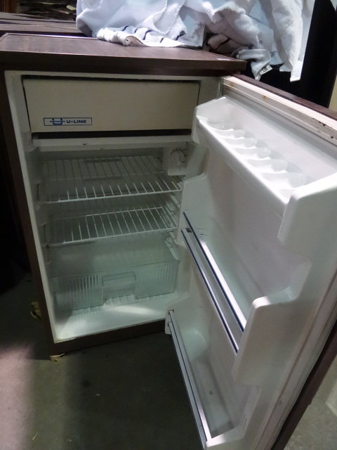 lot 204 image: Hotel Size Refrigerator