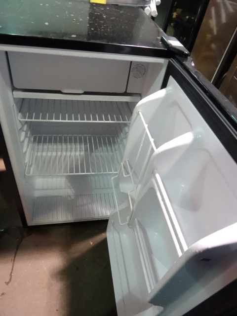 lot 217 image: Hotel Size Refrigerator Magic Chef