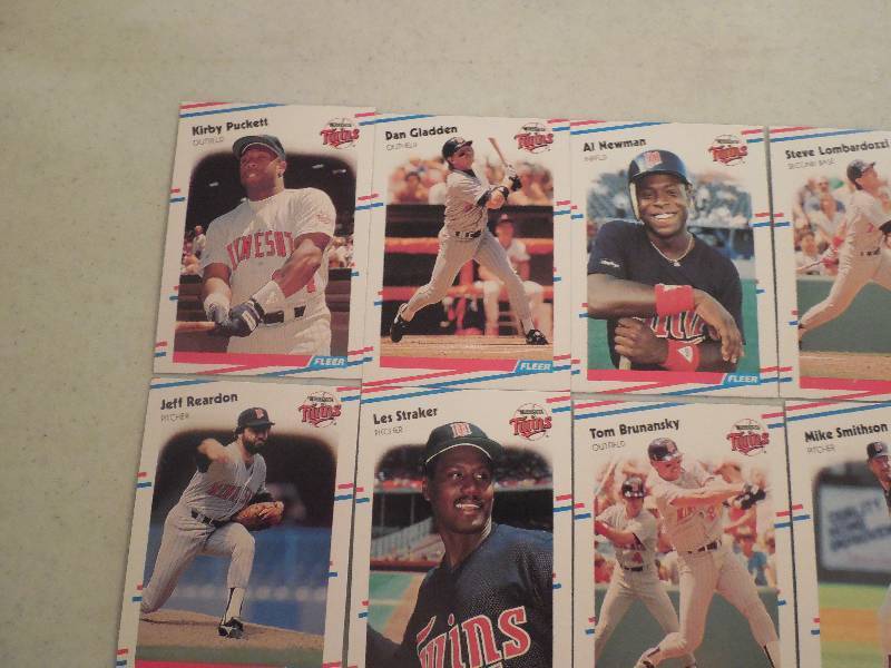 lot 7 image: 1988 Fleer Minnesota Twins Team Set of 25 cards