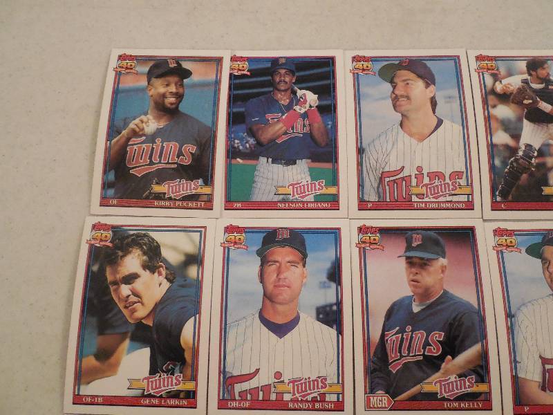lot 8 image: 1991 Topps Minnesota Twins Team Set of 29 cards