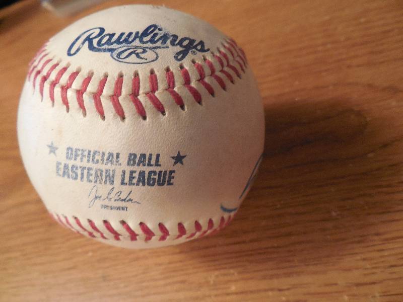 lot 12 image: Kirby Puckett Autographed Baseball