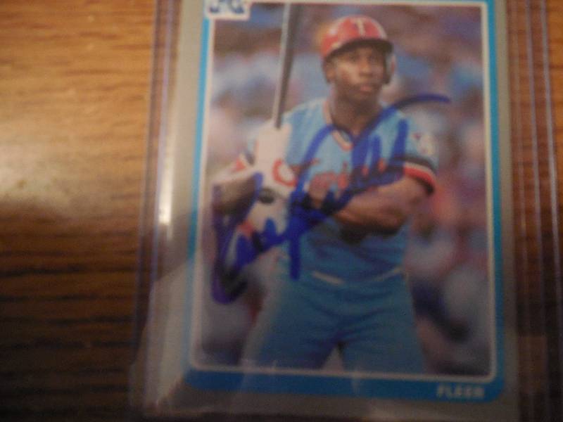 lot 13 image: Kirby Puckett Autographed Rookie Card