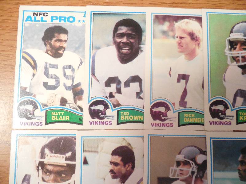 lot 14 image: 1982 Topps Minnesota Vikings Team Set