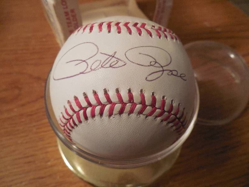 lot 20 image: Pete Rose Autographed Baseball With Case