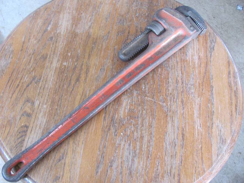Pipe wrench