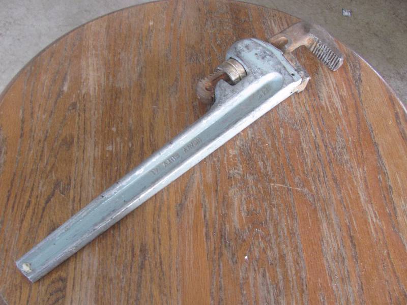 Pipe wrench