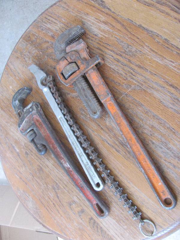 Pipe wrenchs