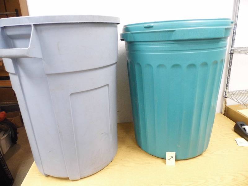 2 Garbage Cans