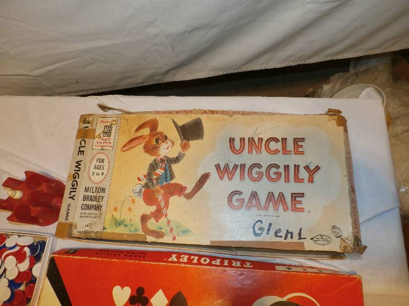 Box of Old Board Games & Picture Puzzle