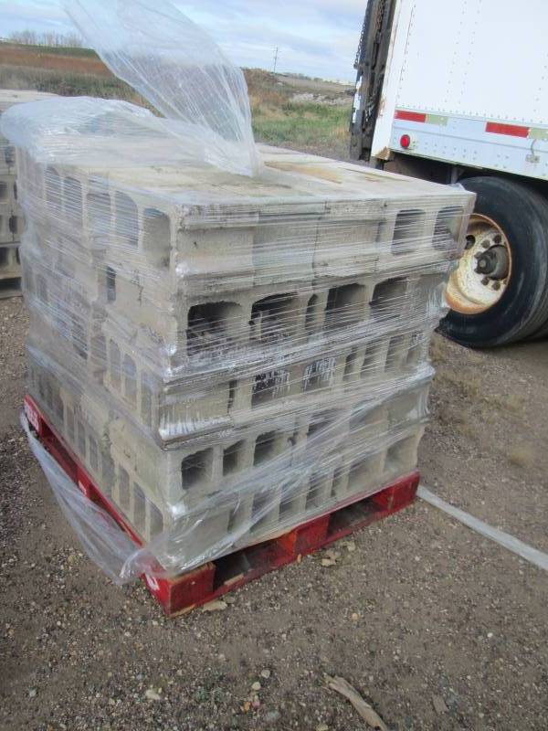 lot 66 image: Pallet of Landscaping Block