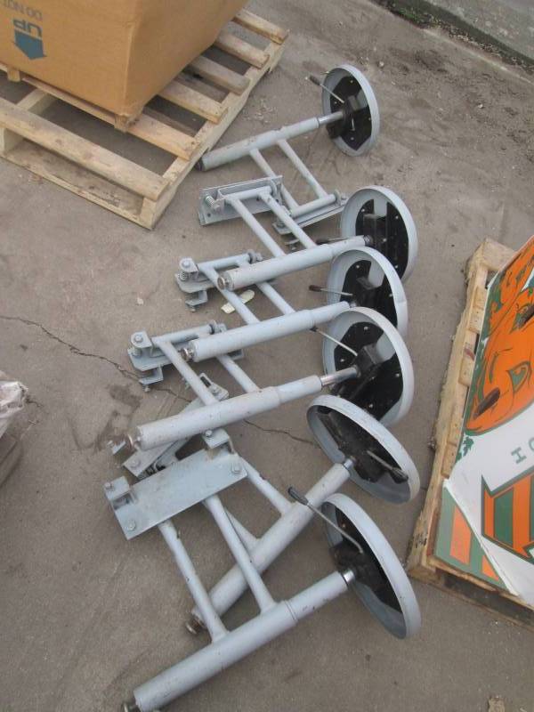 lot 42 image: 6 Stools