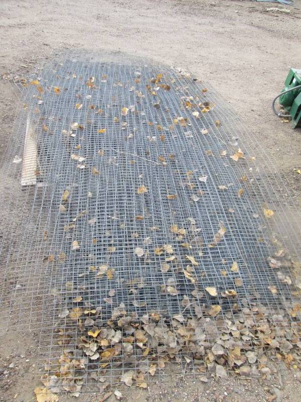 lot 56 image: Pallet of Chicken Wire Fencing