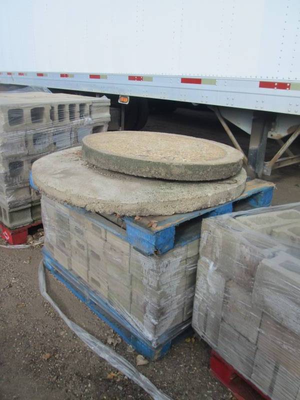 lot 63 image: Pallet of Landscaping Block