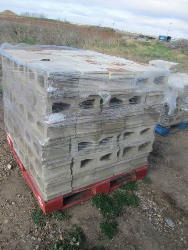 lot 69 image: Pallet of Landscaping Block