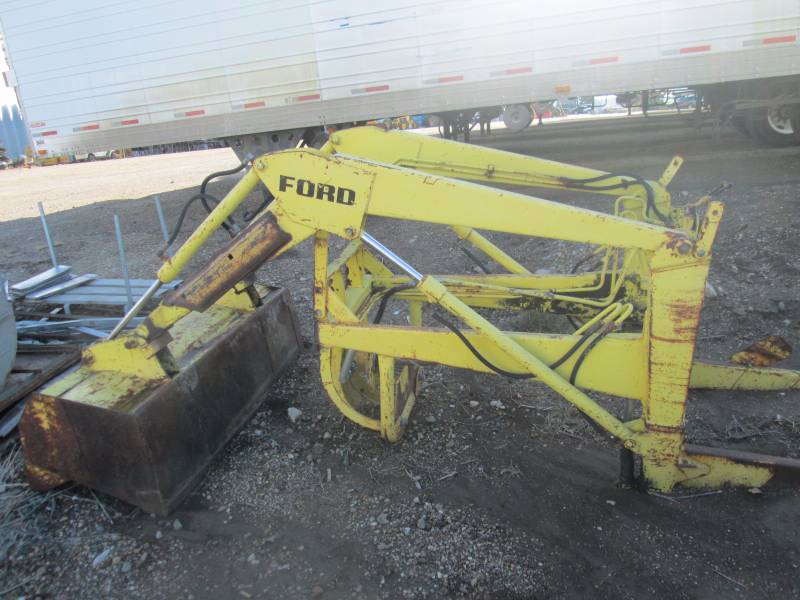 lot 84 image: Ford Hydraulic Arm and Bucket