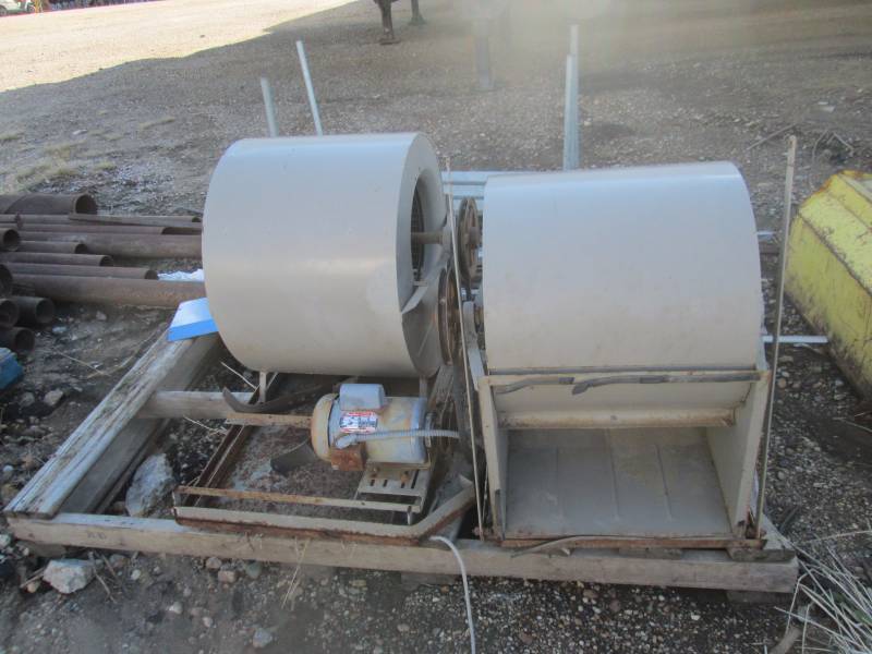 lot 85 image: 2 - Squirrel Cage Blower Fans