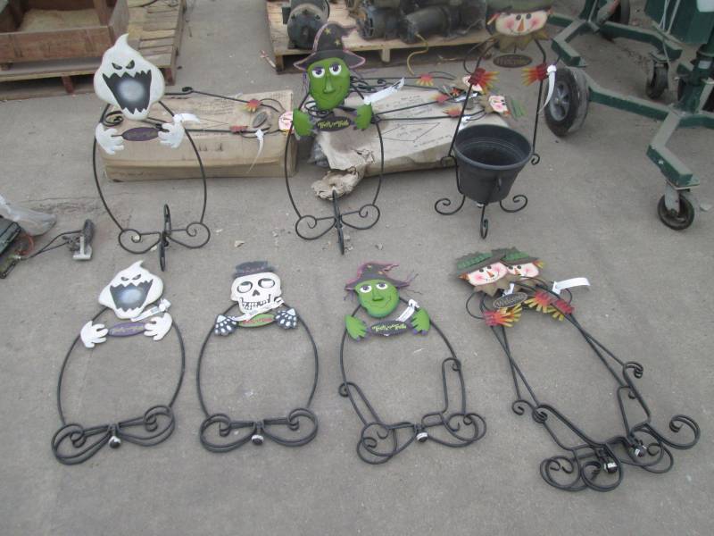 lot 14 image: 13 Halloween Stands