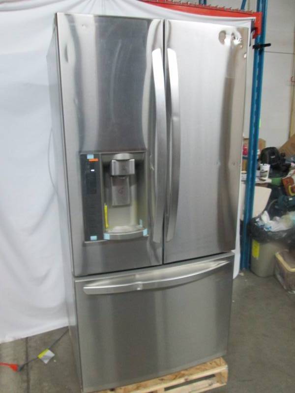 lot 1 image: G ULTRA-LARGE CAPACITY 3 DOOR FRENCH DOOR REFRIGERATOR WITH ICE & WATER