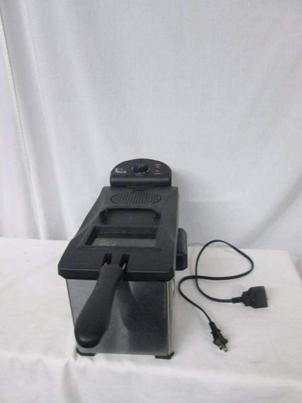 lot 46 image: Elite Gourmet 14-Cup Deep Fryer