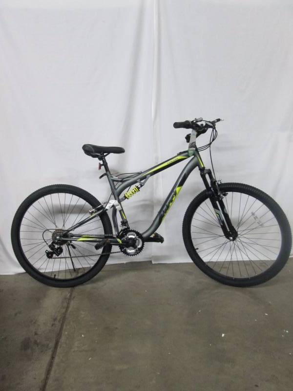 lot 27 image: Huffy Tocoa Mens 28 7-Speed Mountain Bike